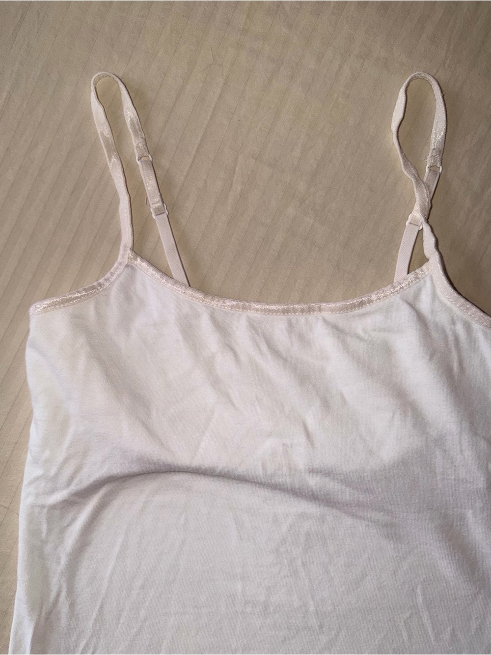 Vintage 2000s Classic White Spaghetti Strap Built in Bra Tank Top - Women - Picture 8 of 11